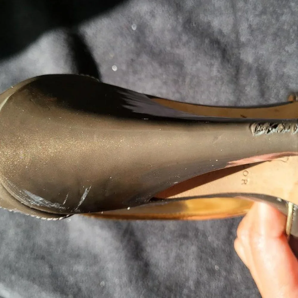 Patent leather metallic beige with gold trim 3 1/2 inch Ann Taylor heels size 6 - Picture 9 of 9